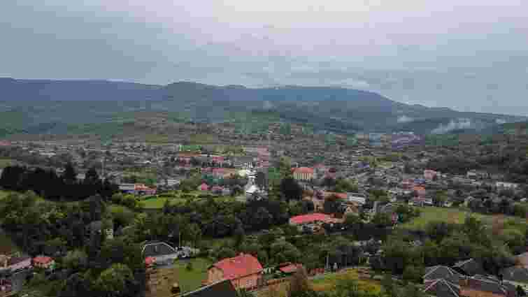 Прокуратура судиться з туристичним селом на Закарпатті за гектари лісу