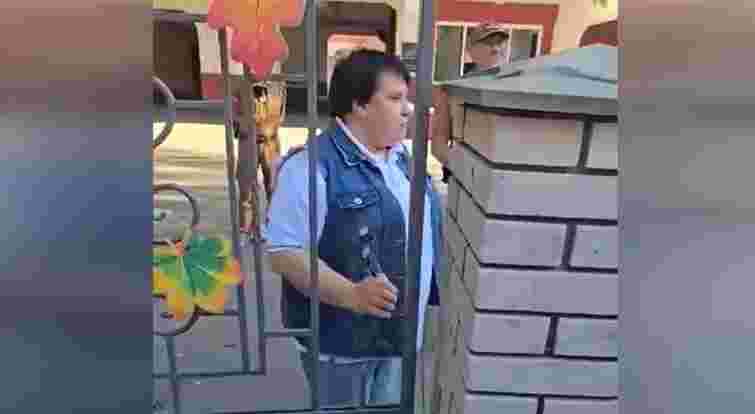 Усе через шахеди: директорка школи у Києві пояснила, чому не пустила учнів в шортах на уроки