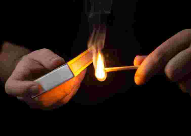 На Закарпатті винесли вирок працівниці гімназії, яка через ревнощі підпалила чоловіка