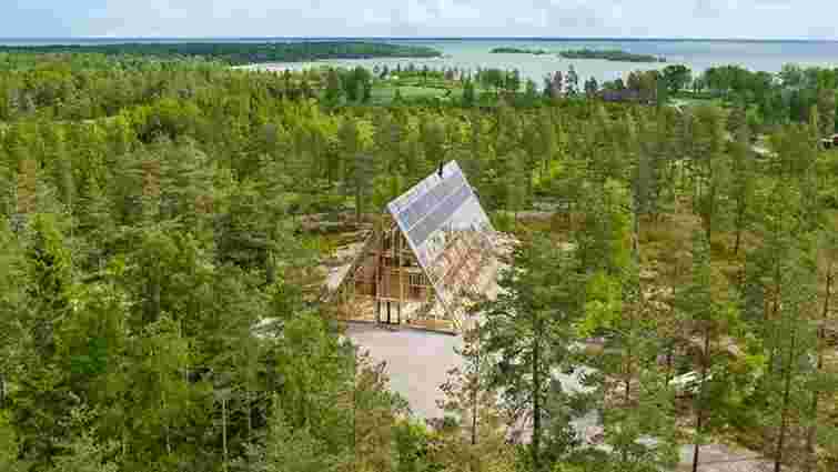 Незвичні форми: у Швеції звели будинок-теплицю, що зберігає тепло