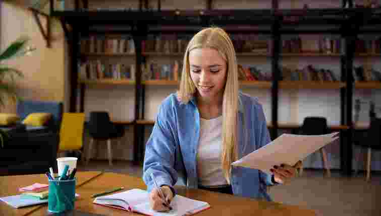 Без паніки та помилок: дієві поради вчителів для підготовки до написання диктанту