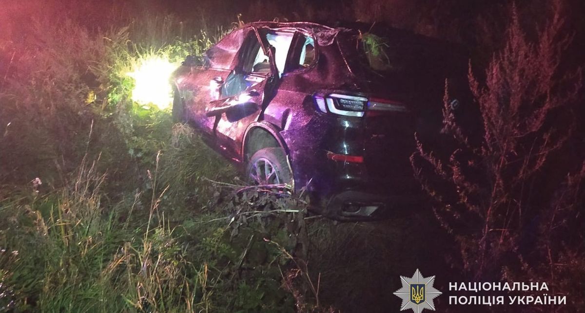 У Самборі водій BMW X5 вчинив смертельну ДТП та втік, покинувши авто