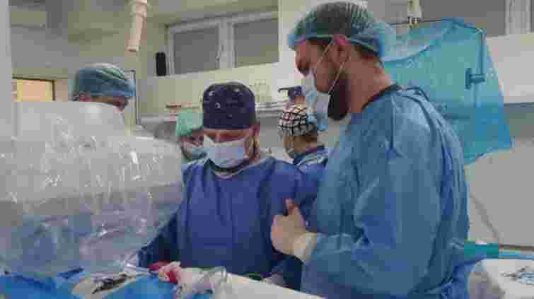 Львівські лікарі використовують інноваційну методику для знешкодження великих пухлин печінки