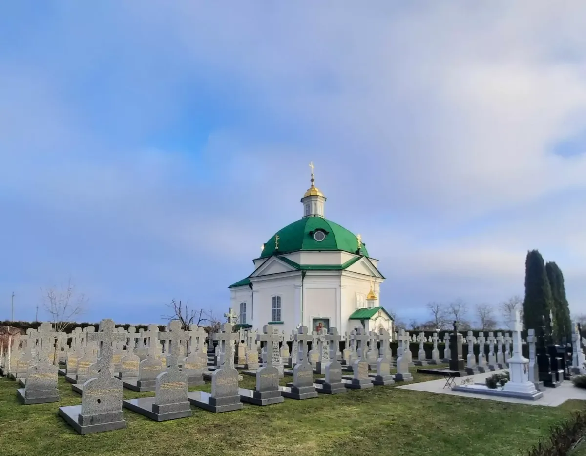 На території монастирського кладовища Почаївської лаври проводять обшуки