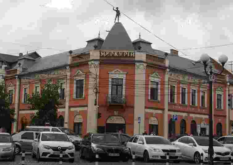 У центрі Мукачева відновлять фасад колишньої друкарні 