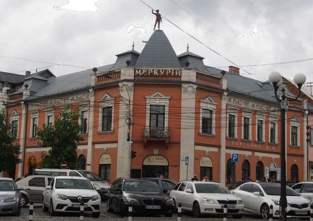 У центрі Мукачева відновлять фасад колишньої друкарні 