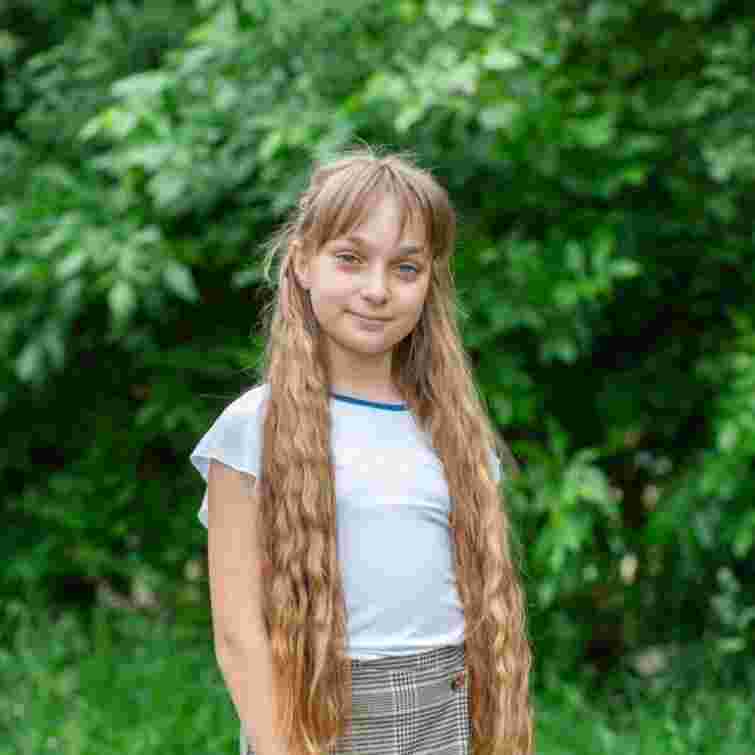 Після оголошення на радіо про збір для ЗСУ 11-річна львівʼянка принесла трилітрову банку монет