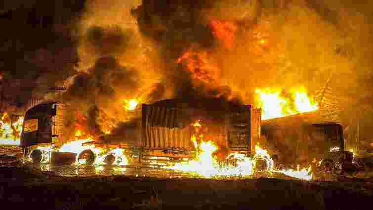 Російська атака спричинила масштабні пожежі на Одещині, є постраждалі