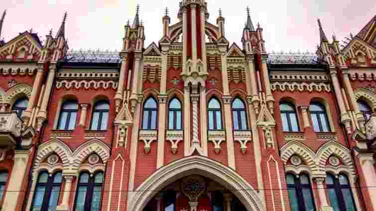 Від пряничного дому до театру на Подолі: 9 найгарніших будівель Києва різних епох