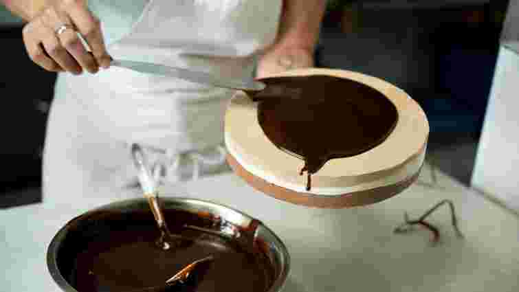 Ідеальний десерт: як приготувати шоколадну глазур з какао