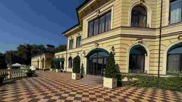 Маєток родини ексзаступника секретаря РНБО Олега Гладковського виставили на продаж