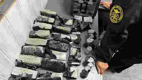 Чернівецька митниця затримала українку, яка хотіла ввезти майже мільйон доларів