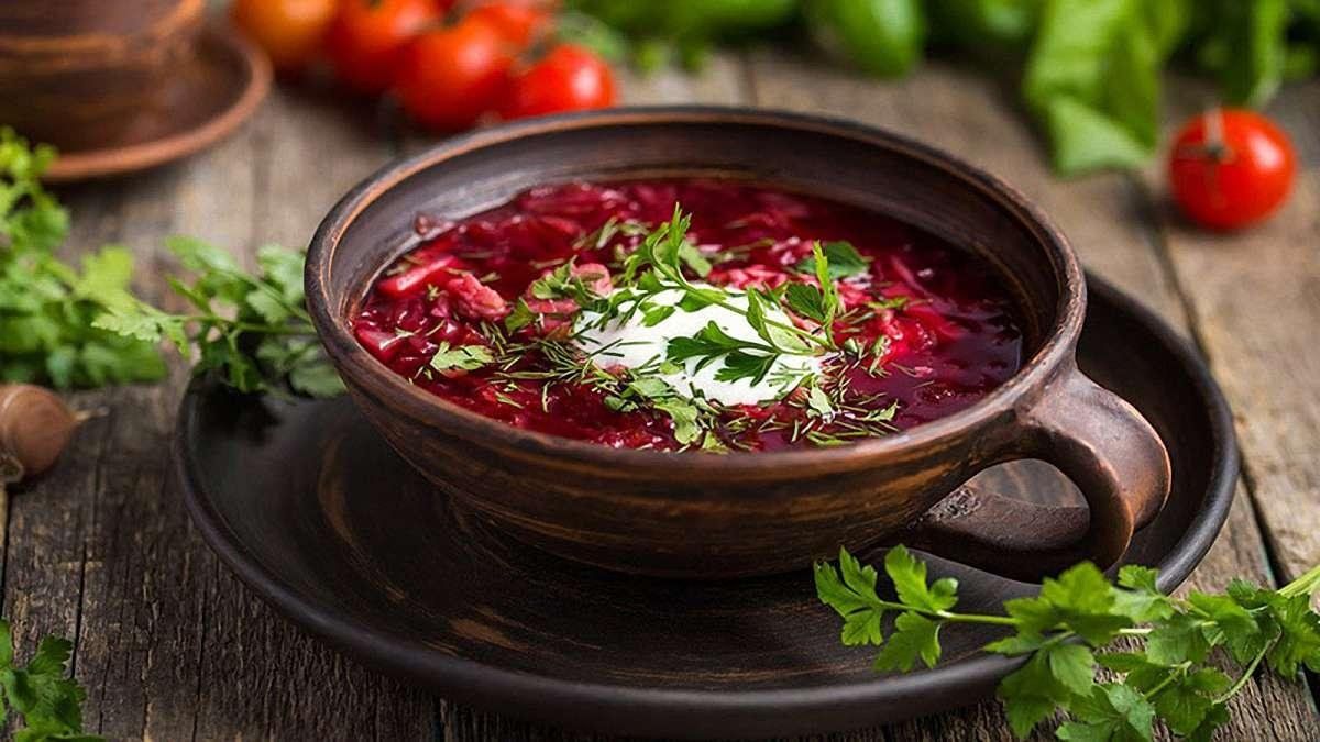 Червоний борщ з кислими яблуками. Рецепт дня