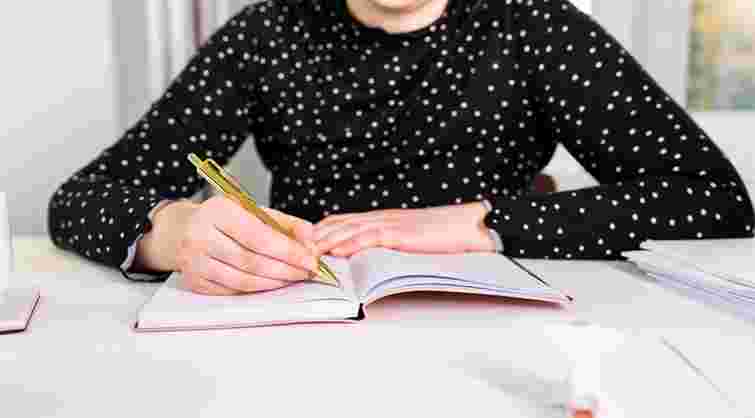 «Суспільне» оголосило авторку та читця радіодиктанту національної єдності 2025