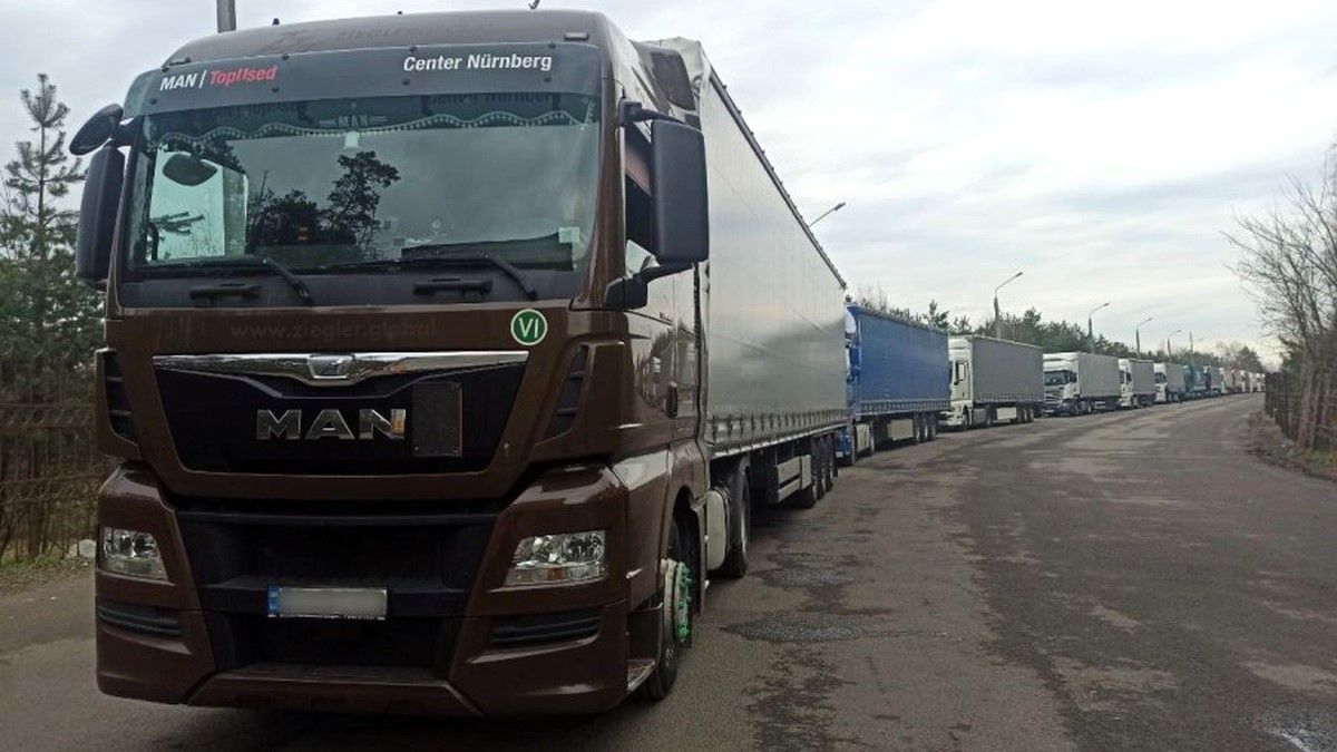 Суд виніс вирок закарпатцям, які крали пальне з фур на трасі Київ – Чоп