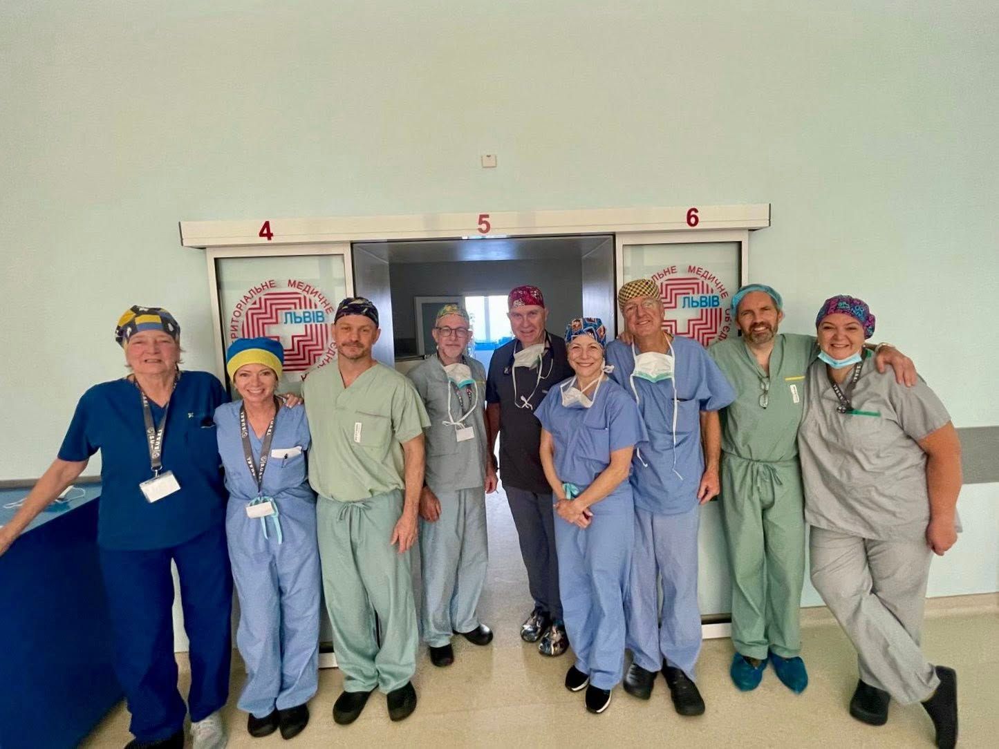 До Львова з Торонто приїхали фахівці з двох лікарень: хірурги, мікрохірурги, ортопеди