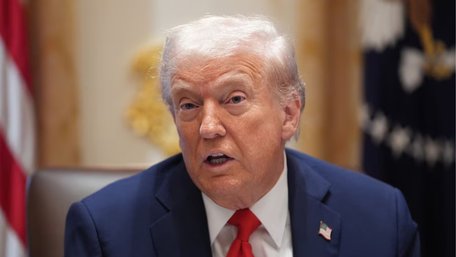 Трамп оголосив про запровадження додаткових 100% тарифів на товари з Китаю