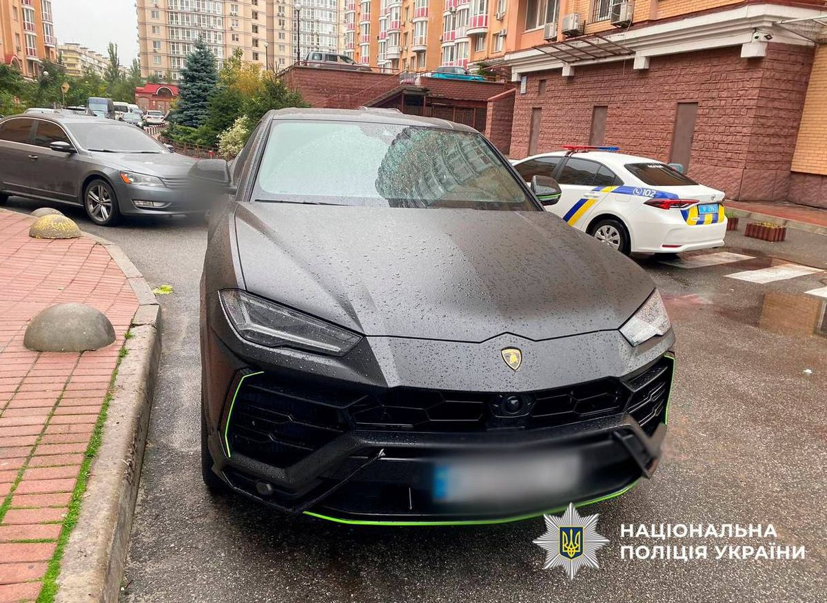 У Києві в авто знайшли тіло криптоблогера з вогнепальним пораненням у голову