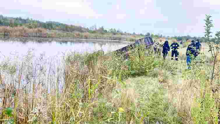 Житель Рівненщини перекинувся на тракторі у ставок та загинув