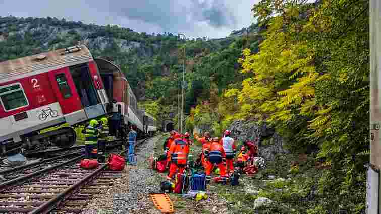 Два швидкісні поїзди зіткнулись у Словаччині, майже сто поранених