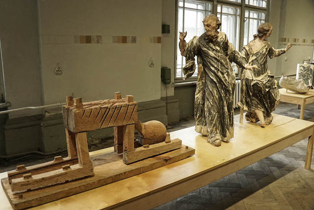 Микола Малишко ,Молитва, 2013 та Невідомий майстер 18 ст.