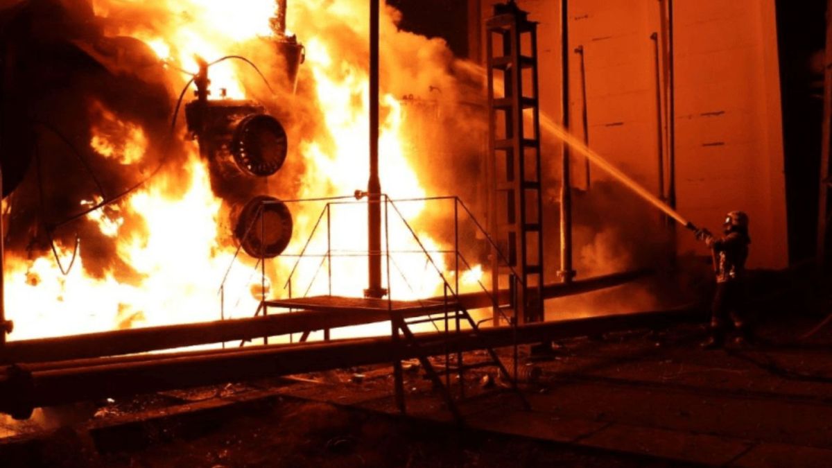 Зеленський допустив імпорт електроенергії та газу в Україну через атаки Росії
