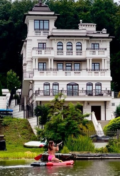 У 2013 році цей будинок був запланований як реконструкція гаража 