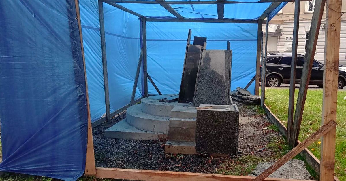 У центрі Самбора громада ПЦУ незаконно зводить пам'ятник митрополиту Сибірському