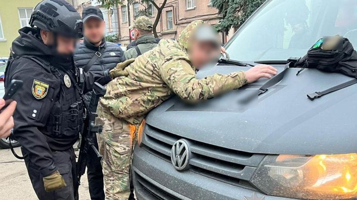 Тернопільська поліція затримала шістьох військових за рекет і катування