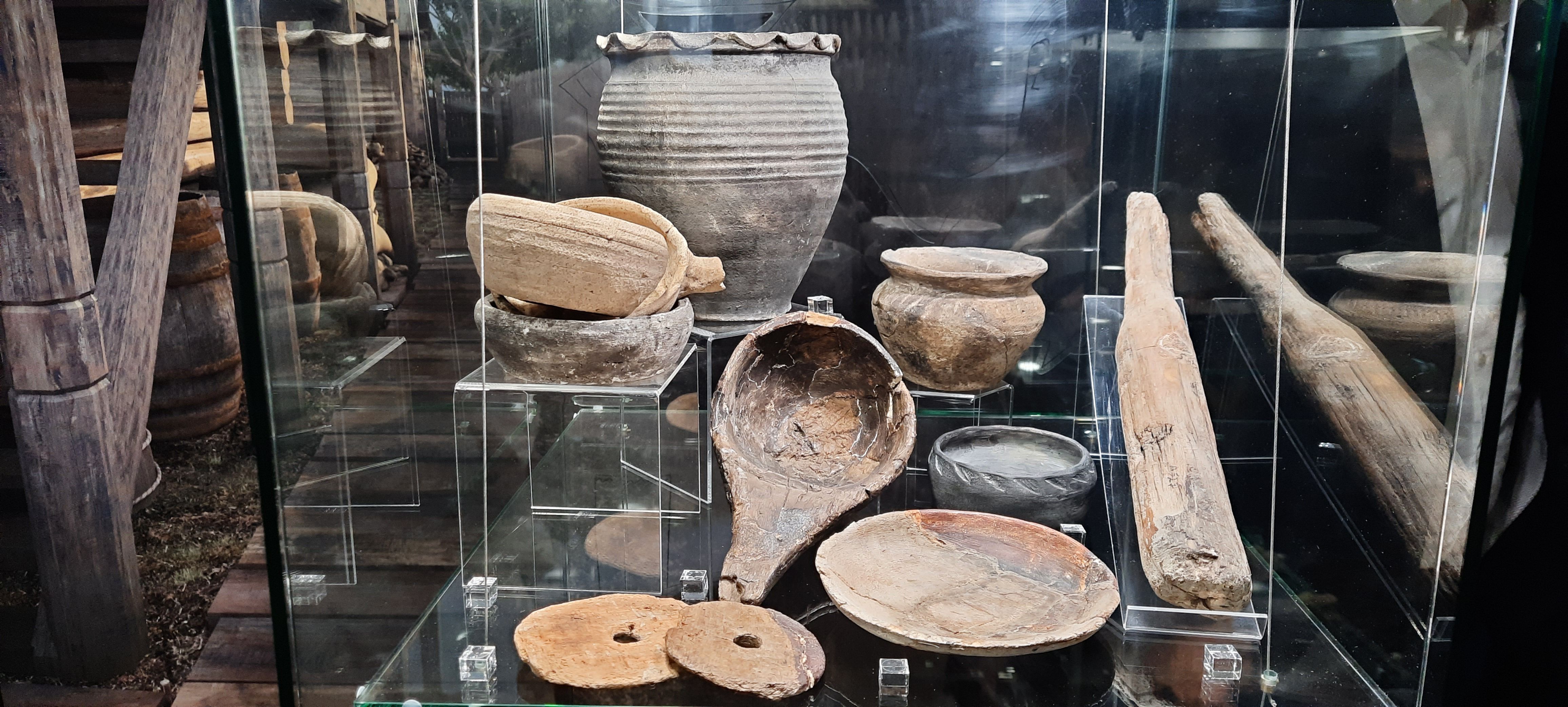 Середньовічний посуд