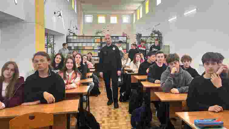 Президент підписав закон про нові заходи безпеки у школах