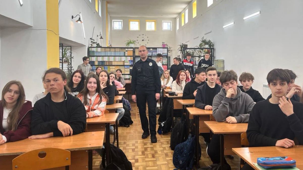 Президент підписав закон про нові заходи безпеки у школах