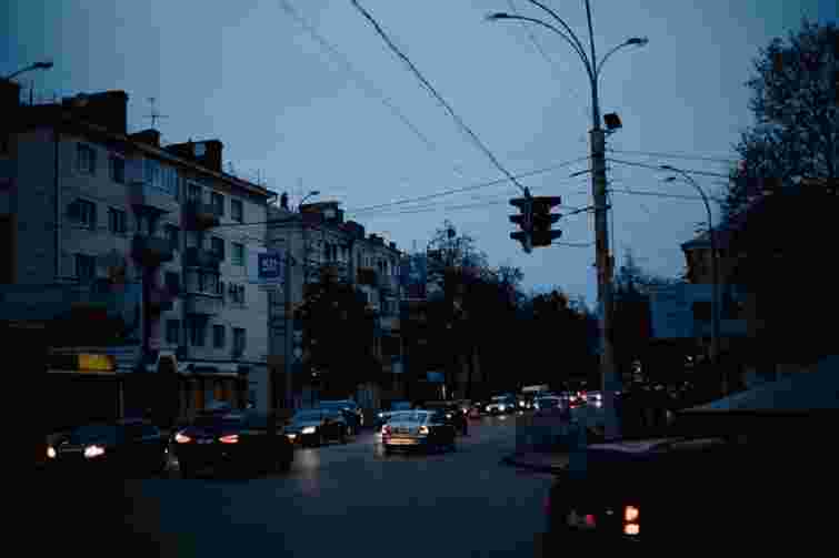 Майже у всіх регіонах України запровадили аварійні відключення світла