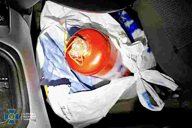 СБУ затримала жителя Харківщини під час спроби замінувати авто військових