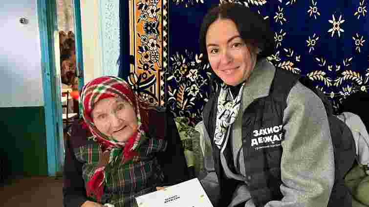 89-річна прикарпатка кілька років відкладала пенсію, щоб передати гроші на ЗСУ