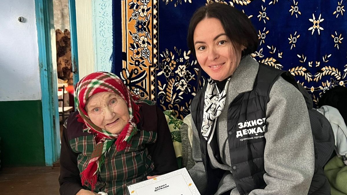 89-річна прикарпатка кілька років відкладала пенсію, щоб передати гроші на ЗСУ
