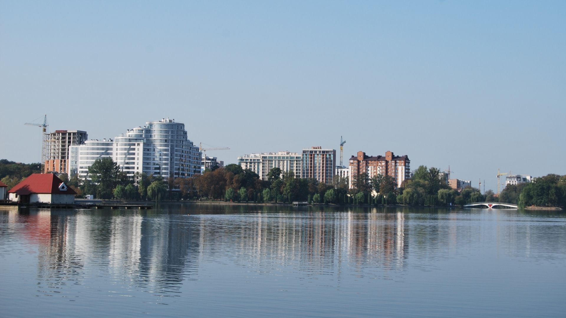 Озеро у Франківську. Фото: Дарії Нагорної