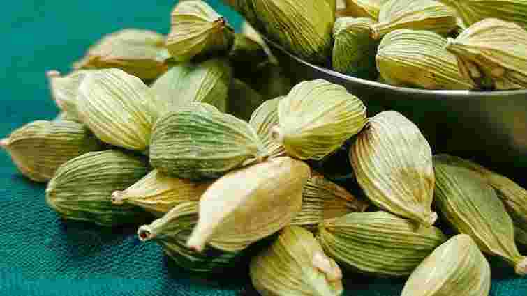 Прянощі, що лікують: з якими захворюваннями вам допоможе звичайний кардамон