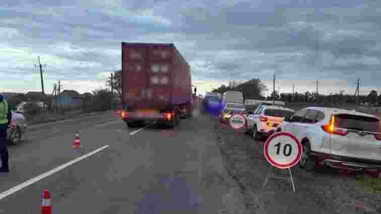 Під Одесою вантажівка на смерть збила двох військових біля блокпоста