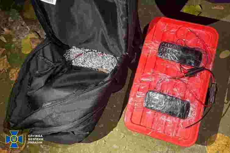 У Дніпрі 38-річну наркоманку затримали під час мінування авто посадовця Нацполіції