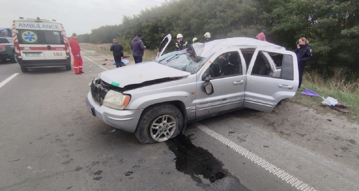 81-річний водій Grand Cherokee злетів з траси на Львівщині, двоє загиблих