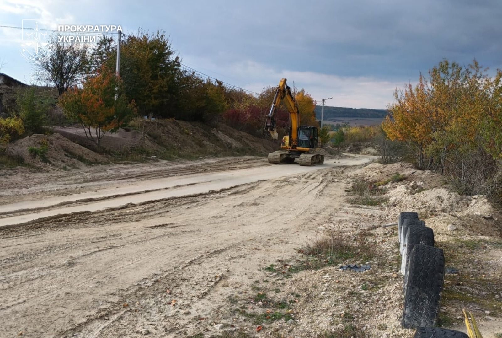 Вапняк незаконно видобували у карʼєрі в Кам’янець-Подільському районі (фото Офісу генпрокурора)