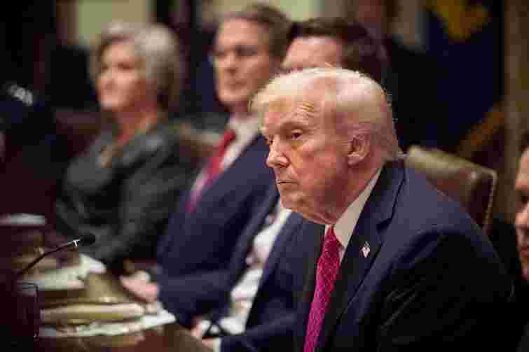 Трамп порадив Росії та Україні зупинитися там, де вони є та заявити про перемогу