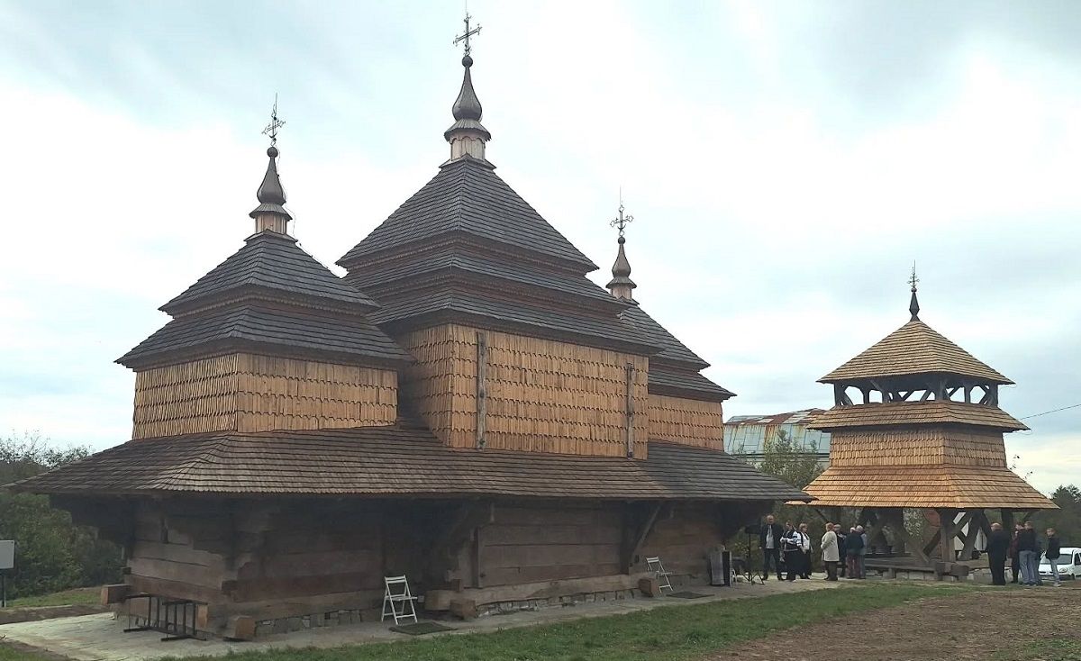 На Львівщині за 6,6 млн грн відреставрували деревʼяну церкву ХVII століття