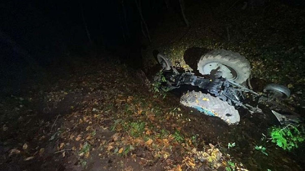 Через перекидання трактора на Львівщині загинув тракторист