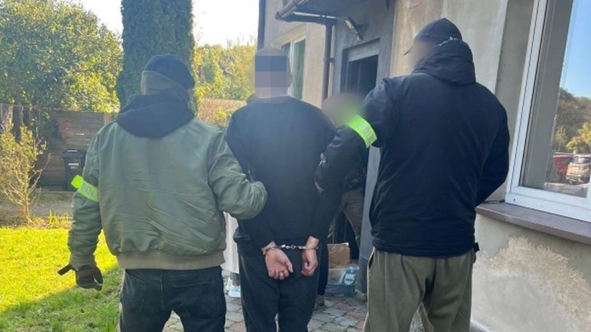 У Польщі заарештували 42-річного чоловіка, який підпалював авто з українськими номерами