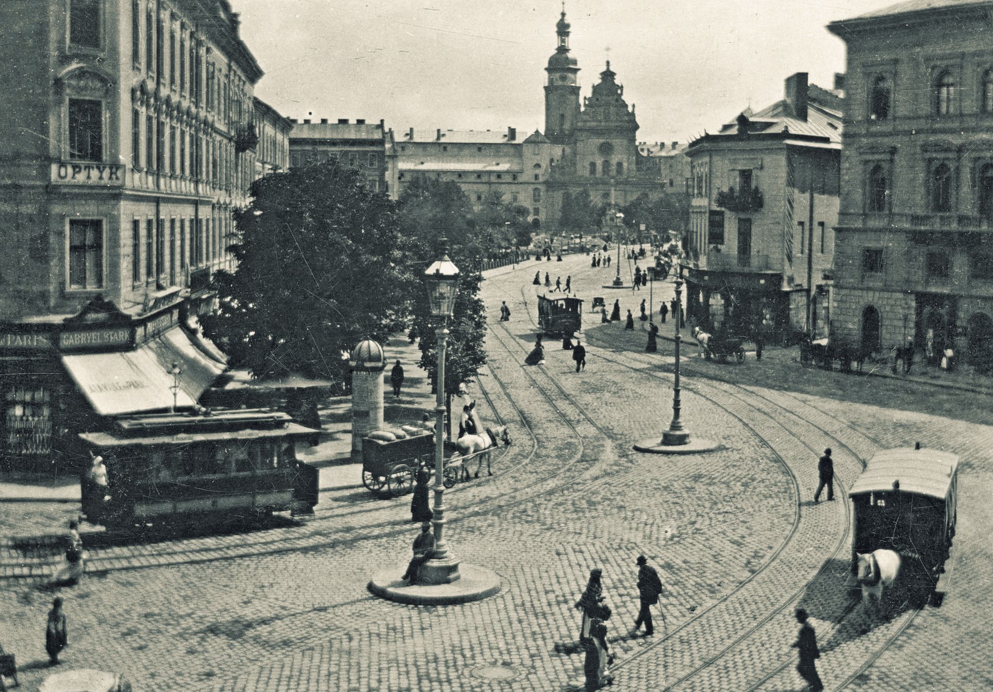 Кінний та електричний трамваї. Фото Мандрівка Старим Кордоном/Facebook