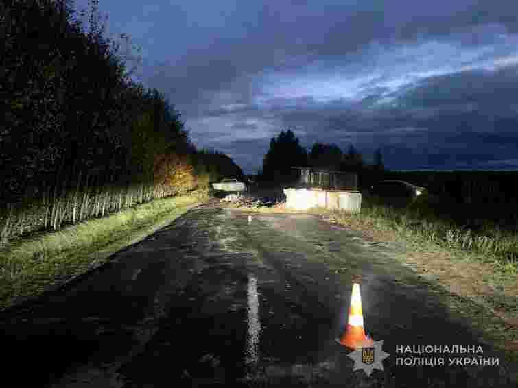На Волині мотоцикл врізався у блокпост, загинули водій та пасажирка 