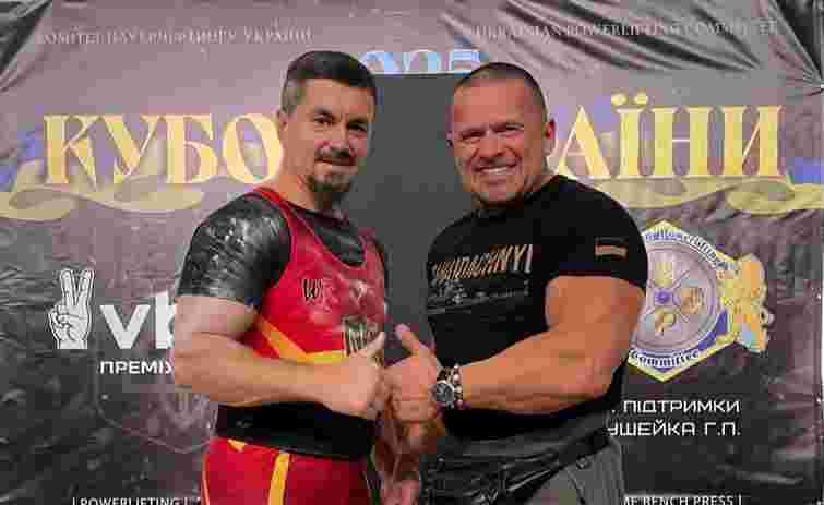 Монах зі Львівщини встановив за один день два рекорди із жиму штанги лежачи