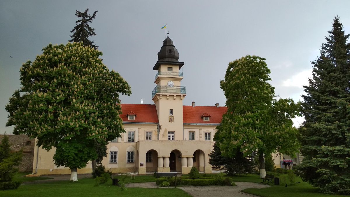 На жовківській ратуші відновили щогодинне виконання міської мелодії